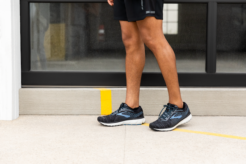 Running shoe sales store gait analysis