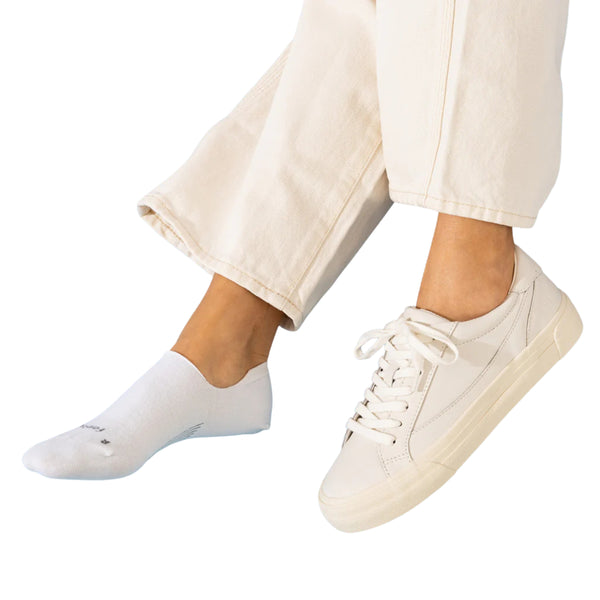 Feetures Women's Everyday Ultra Light No Show Socks