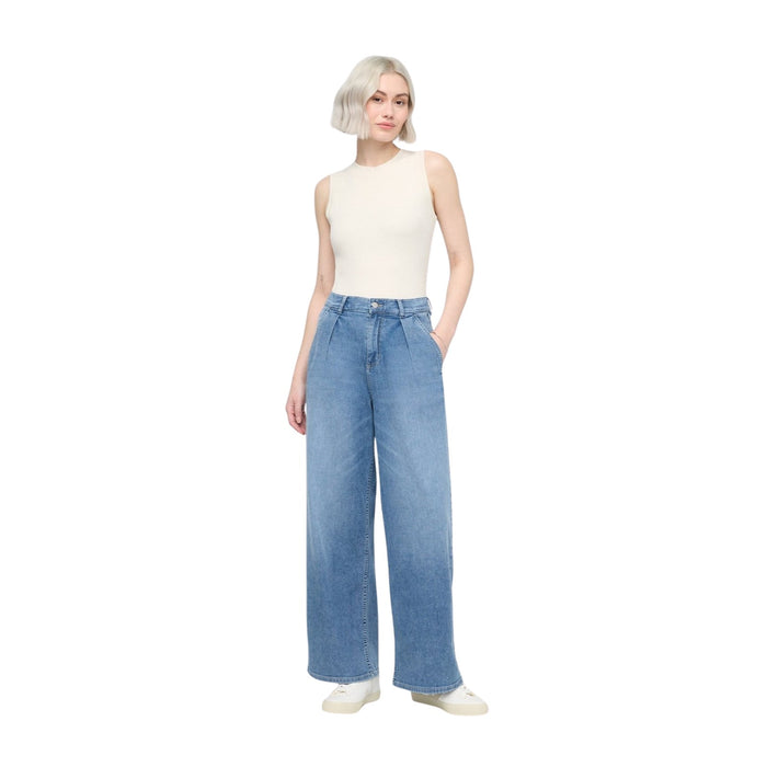 Duer Performance Denim Lite Pleated Pant – Women's