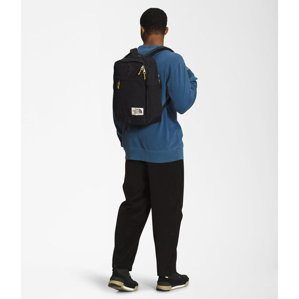THE NORTH FACE Berkeley Daypack, TNF Black/Mineral Gold-NPF, OS